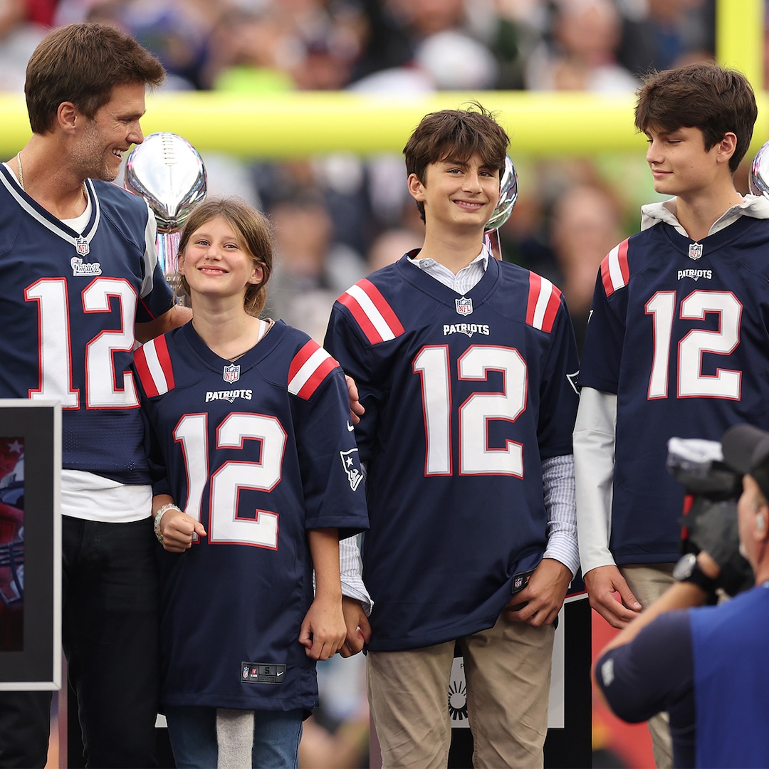 Tom Brady Gets a Sweet Assist From His 3 Kids While Being Honored By the Patriots – E! Online